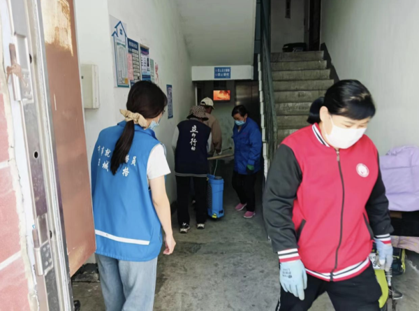 京海策略 济阳街道柳行社区开展灭蚊灭蝇专项消杀行动