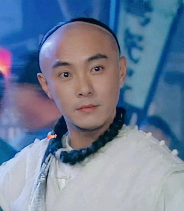 七星配资  张卫健：六十载风华，舞台上的不老传奇