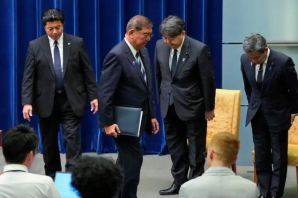 嘉正网 经历49天挣扎，石破茂还是辞职了